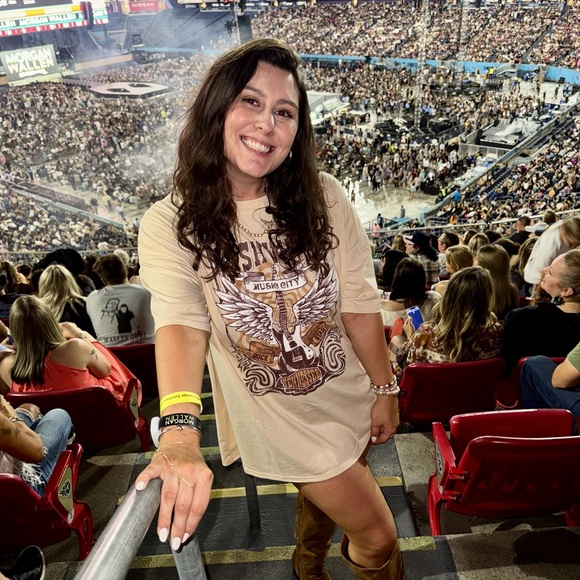 Meet your Posher, Emily - Picture 1 of 1